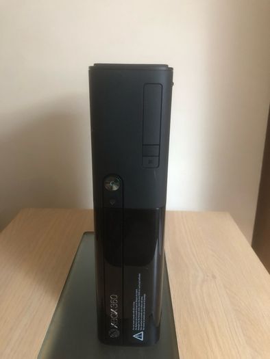 Xbox 360 E +35 Games