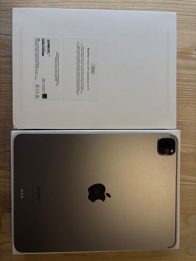 iPad Pro 11" M2 (4th Gen) 128GB Apple Pencil 2 ESR Keyboard Folio OtterBox Case - Full Bundle
