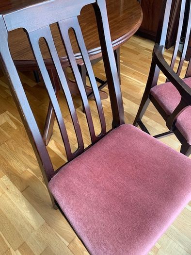 Dining table & chairs