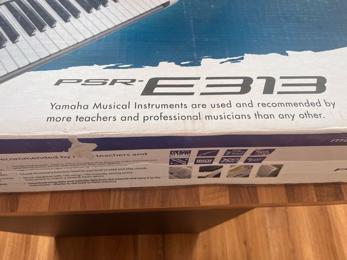 Yamaha PSR E313