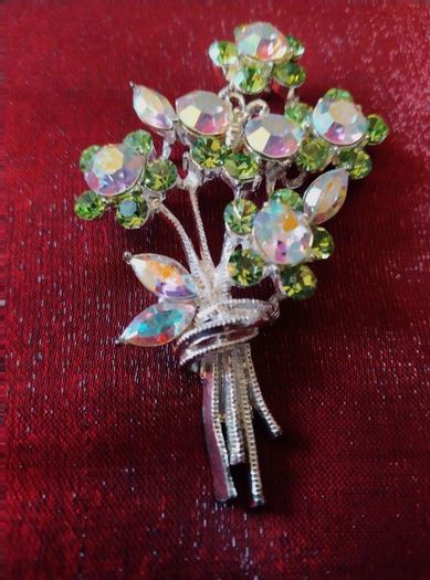 Gorgeous Vintage Brooch