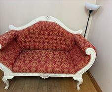Chaise lounge  (broken leg)