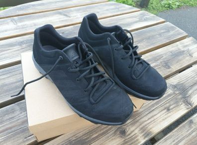 Adidas Daroga UK 9.5 Euro 44