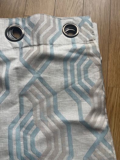 like New 2 pairs of curtains 1st pair 90 X 90 2nd pair 46 X54 also includes 4 cushion customers and Brand New inserts need gone ASAP due to house clearance