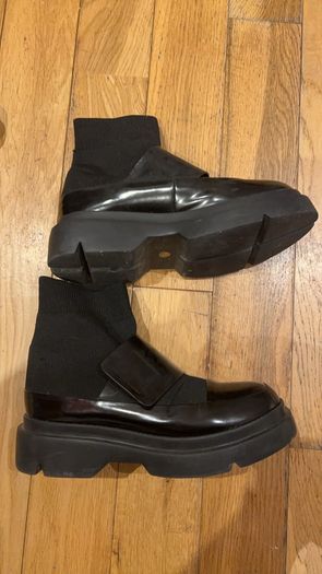 Avant-garde sock high boots