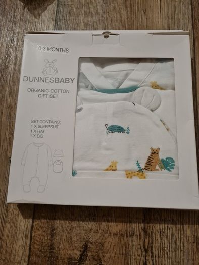 babys gift set sleep suit hat and bib
