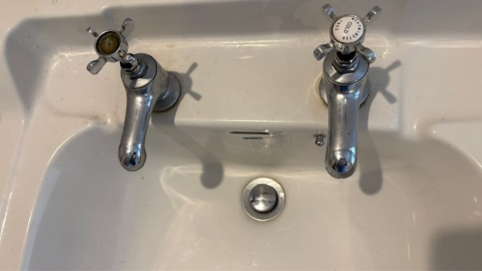 Shires Pedestal Wash Basin with Taps & Waste