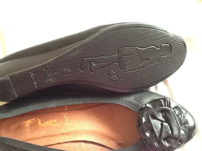 Soft leather and patent wedge shoe. Size 40