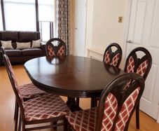 Mahogany Extending Dining Table &6 Chairs