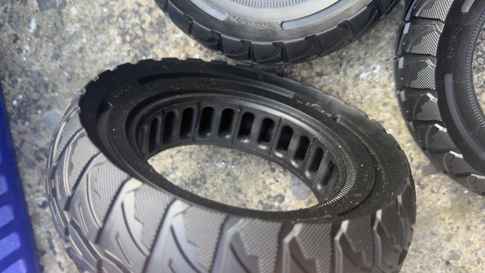 Solid tires for electric scooters