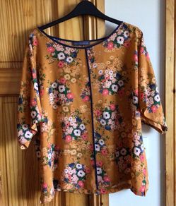 Marks and spencers Ladies floral orange blouse top size 20 includes Postage