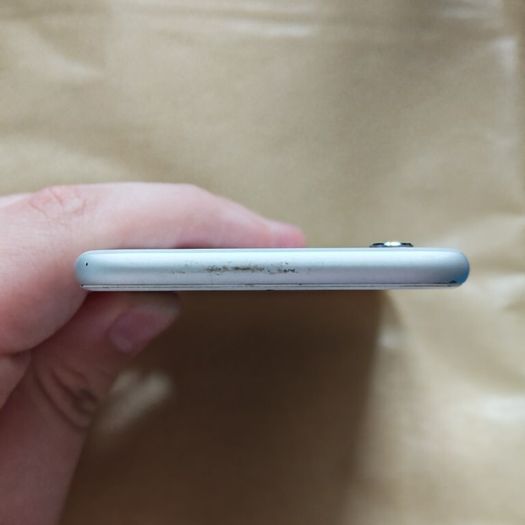 Apple iPhone 6 - 16GB - Silver - Cracked Screen - Activation Locked (For Parts / Repair)