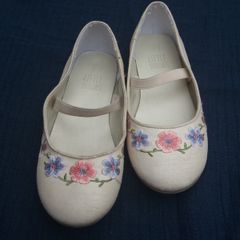 Girls ivory casual shoes, size 11