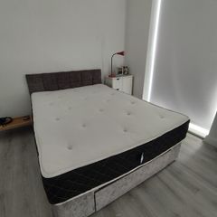 Bed King Size with memory foam mattress included in very good condition!