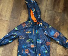 Boys rain jacket in size 3-4