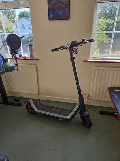Damaged Niu KQI3 Max Electric Scooter