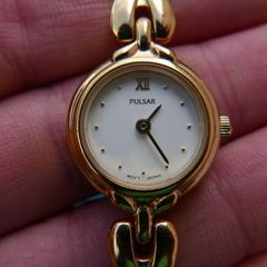 Pulsar Women's Gold Toned Bracelet Band Watch Analog Water Resistant-works well