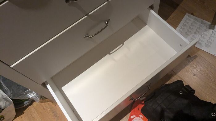 chest of drawers