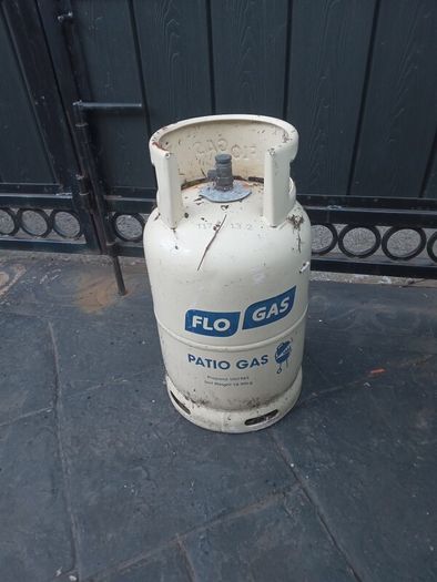 Patio gas bottles (full)