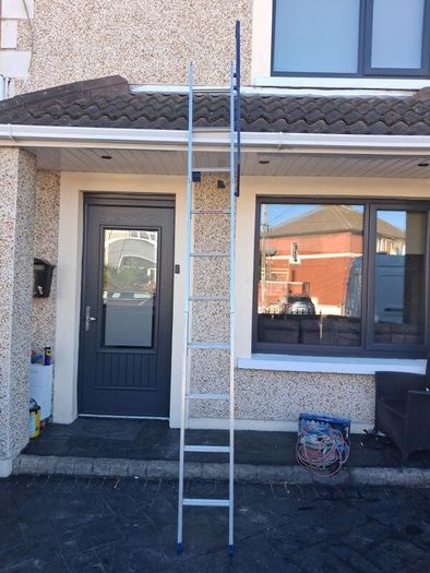 Three piece extendable ladder
