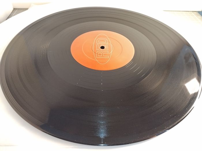 Sound Crowd - ENERGY RUSH! - Red Records - QUINTESSENTIAL Irish Dance BANGER from The BIGGEST Irish Dance ACT! Condition: Excellent to Near MINT!