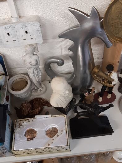 Figurines