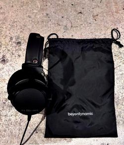 beyerdynamic DT-880 Pro Black Edition Headphones