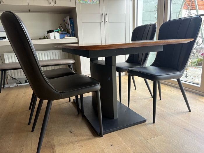 Calligaris Kitchen Table & 4 chairs
