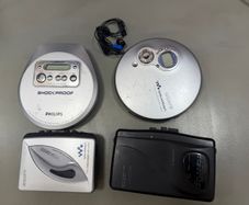 2 x walkman  and 2 x Discman