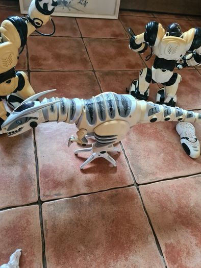Wowwee RC Robosapian X 2 With Remotes + Roboraptor Dinosaur T Rex Robot For Parts Repair(GAR)