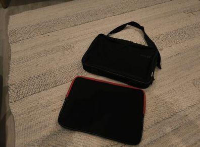 Laptop bag and laptop case