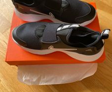 Nike Flex Runner 3 - Size 6