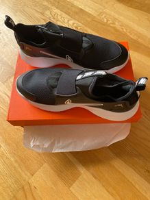 Nike Flex Runner 3 -Size 6