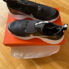 Nike Flex Runner 3 -Size 6