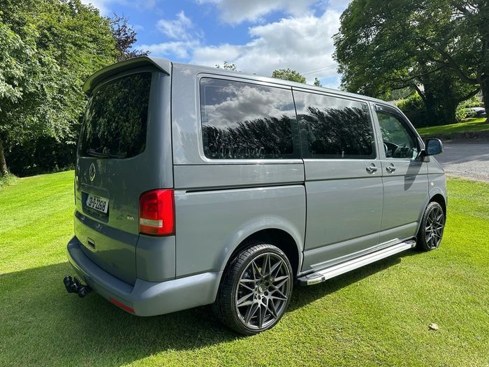 2013 Volkswagen Caravelle 2.0 diesel Automatic 9 seater
