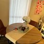 round dining table Image 6