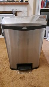 Rubbermaid bin