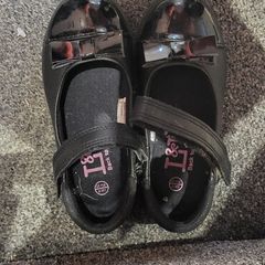 Free children's shoes