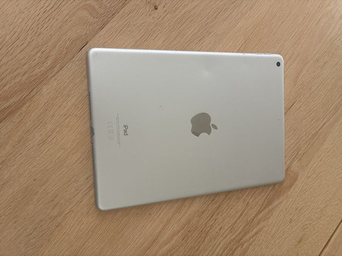 7th Gen IPad 32gb