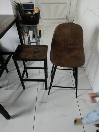 breakfast bar and stools