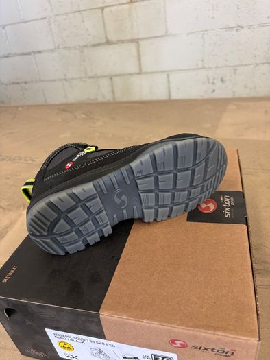 Brand new work boots size