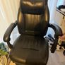 office chair with one arm broken Image 5