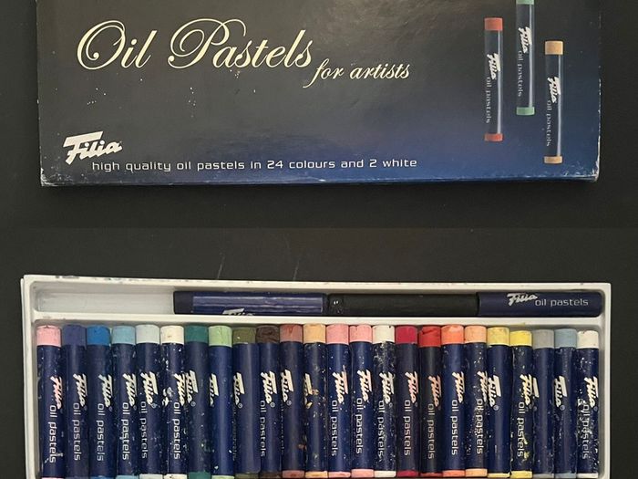 Filia Oil Pastels for artists. High quality oil pastels in 24 colours and 2 white.