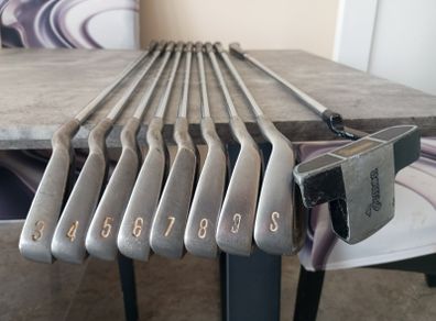 Tommy Armour Golf irons. Right handed clubs.