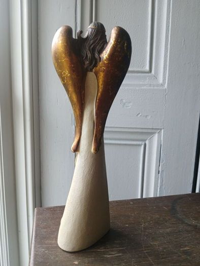 angel figurines