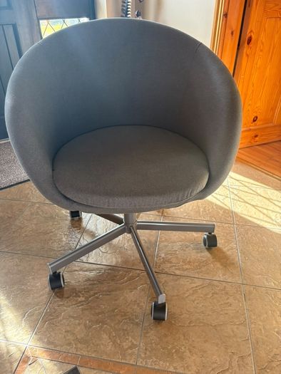 office/desk chair with wheels