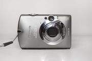 Canon IXUS 900 Ti digital compact camera in silver.