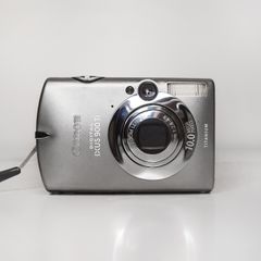 Canon IXUS 900 Ti digital compact camera in silver.