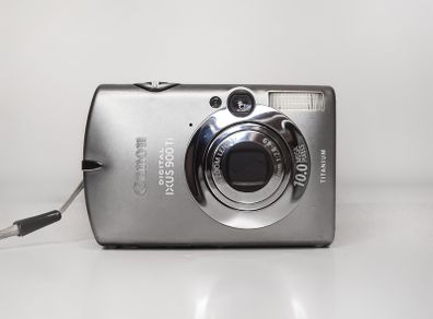 Canon IXUS 900 Ti digital compact camera in silver.