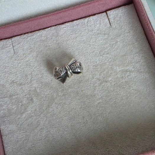 Pandora sparkly bow charm/pendant very good condition
